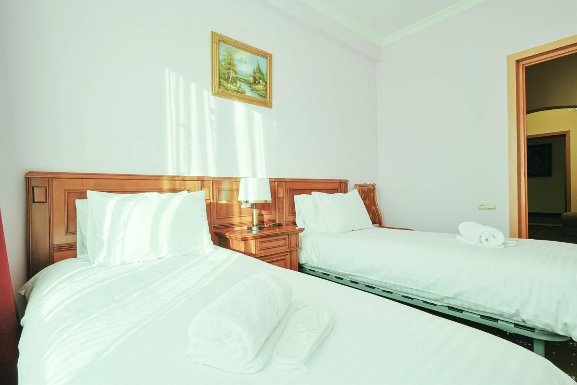 Lalaner Hotel Sisian Exterior photo