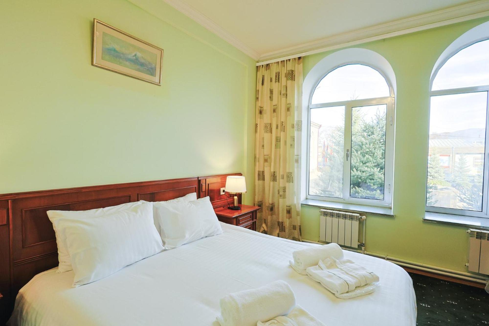 Lalaner Hotel Sisian Exterior photo